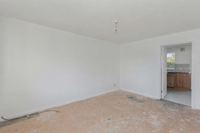 65 Vimy Road, Leighton Buzzard, Bedfordshire, LU7 1FQ 2