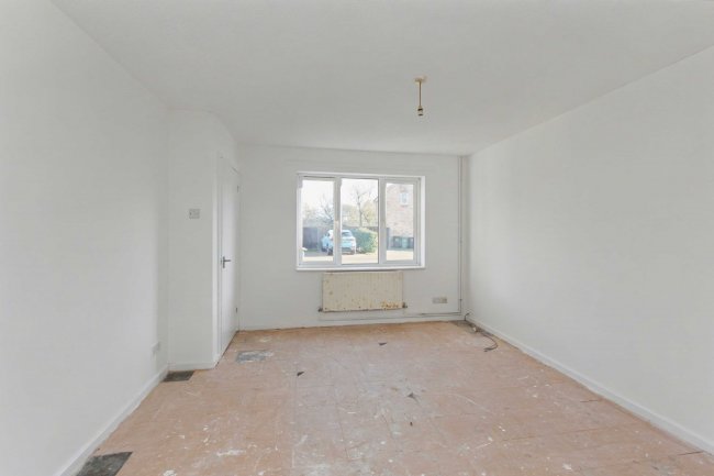 65 Vimy Road, Leighton Buzzard, Bedfordshire, LU7 1FQ 2