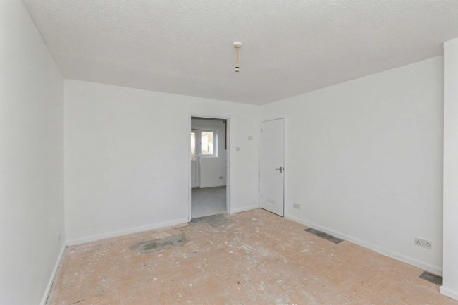 65 Vimy Road, Leighton Buzzard, Bedfordshire, LU7 1FQ 2