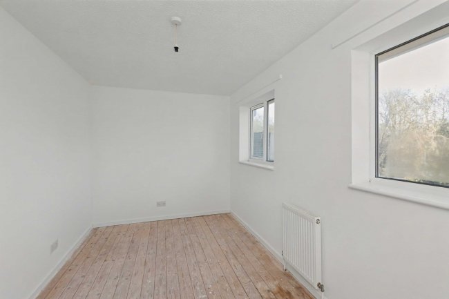 65 Vimy Road, Leighton Buzzard, Bedfordshire, LU7 1FQ 2