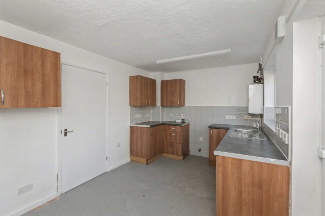 65 Vimy Road, Leighton Buzzard, Bedfordshire, LU7 1FQ 2
