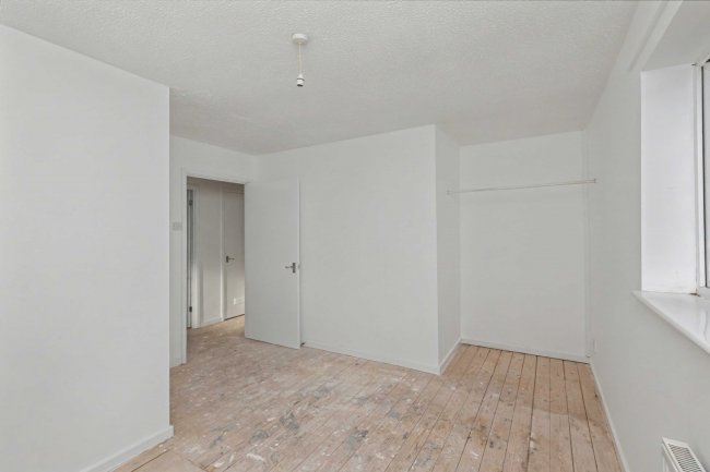 65 Vimy Road, Leighton Buzzard, Bedfordshire, LU7 1FQ 2