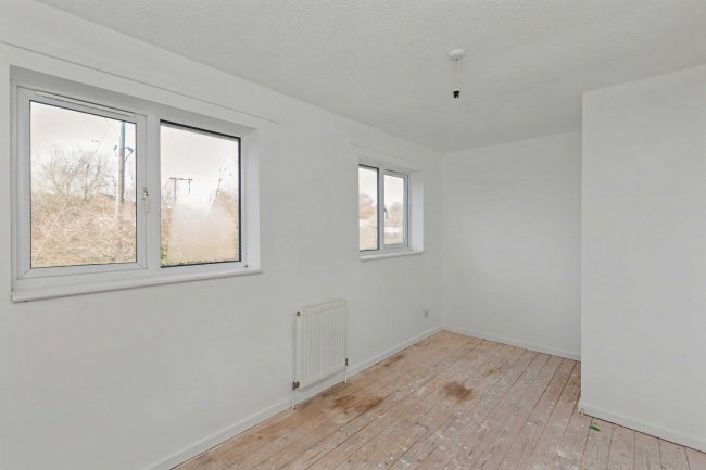 65 Vimy Road, Leighton Buzzard, Bedfordshire, LU7 1FQ 2