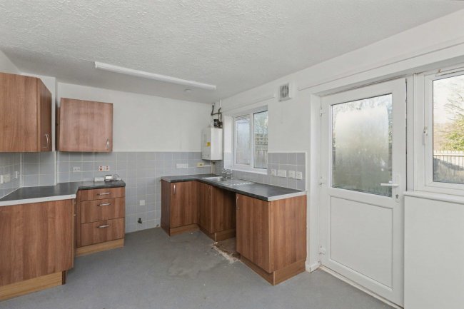 65 Vimy Road, Leighton Buzzard, Bedfordshire, LU7 1FQ 2