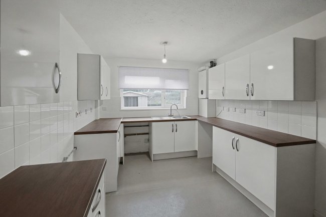 239 Gunville Road, Newport, Isle of Wight PO30 5LU 6