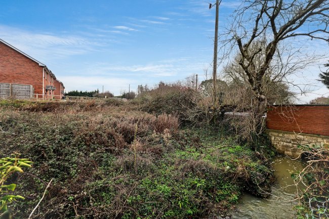 239 Gunville Road, Newport, Isle of Wight PO30 5LU 6