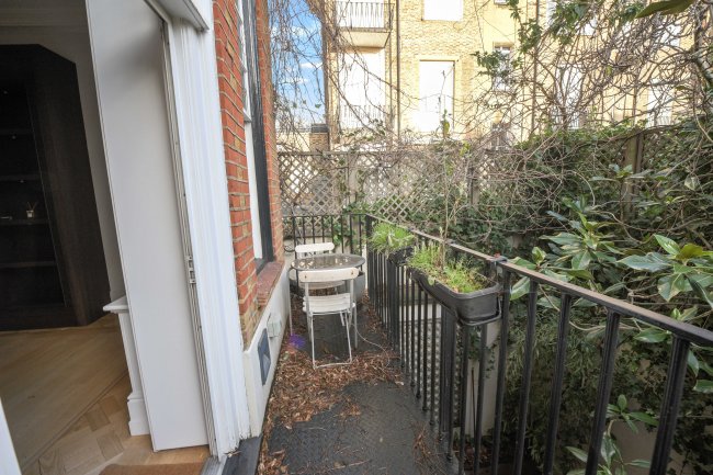 Flat 1, 10 Eaton Gate, Belgravia, SW1W 9BJ 2