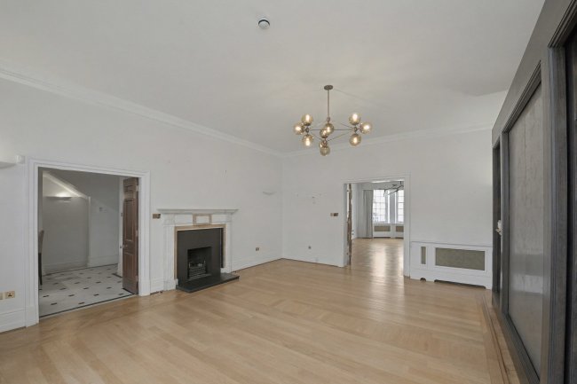 Flat 1, 10 Eaton Gate, Belgravia, SW1W 9BJ 2