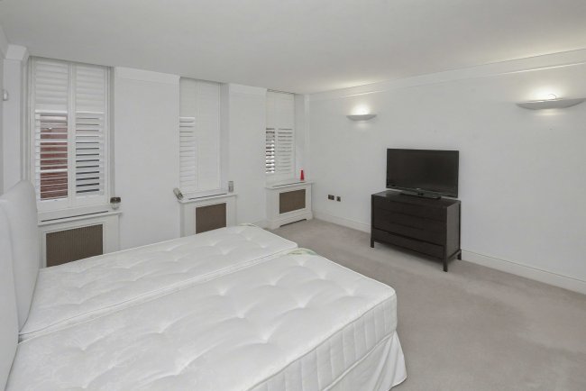 Flat 1, 10 Eaton Gate, Belgravia, SW1W 9BJ 2