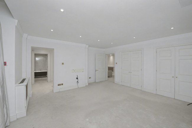 Flat 1, 10 Eaton Gate, Belgravia, SW1W 9BJ 2