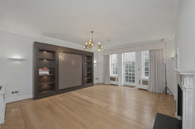 Flat 1, 10 Eaton Gate, Belgravia, SW1W 9BJ 2