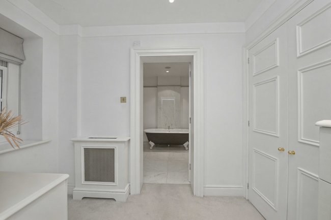 Flat 1, 10 Eaton Gate, Belgravia, SW1W 9BJ 2