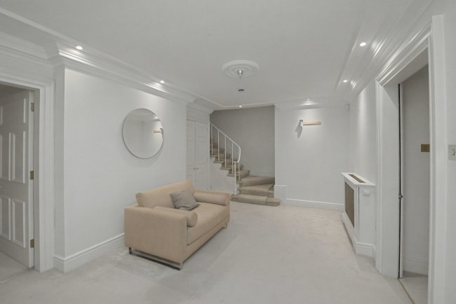 Flat 1, 10 Eaton Gate, Belgravia, SW1W 9BJ 2