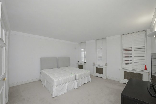 Flat 1, 10 Eaton Gate, Belgravia, SW1W 9BJ 2