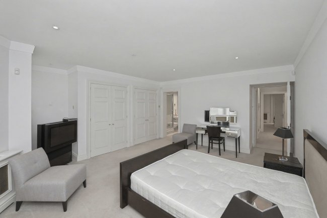 Flat 1, 10 Eaton Gate, Belgravia, SW1W 9BJ 2