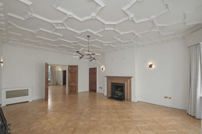 Flat 1, 10 Eaton Gate, Belgravia, SW1W 9BJ 2