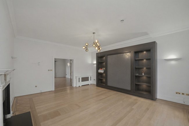 Flat 1, 10 Eaton Gate, Belgravia, SW1W 9BJ 2