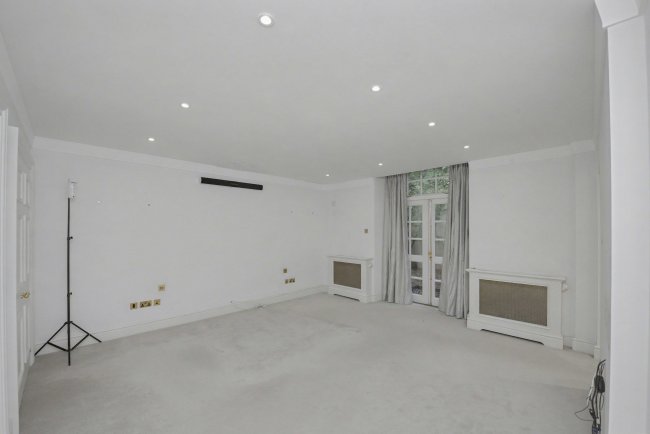 Flat 1, 10 Eaton Gate, Belgravia, SW1W 9BJ 2