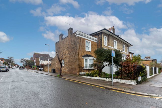 65 Grove Hill, South Woodford, London, E18 2JA 3