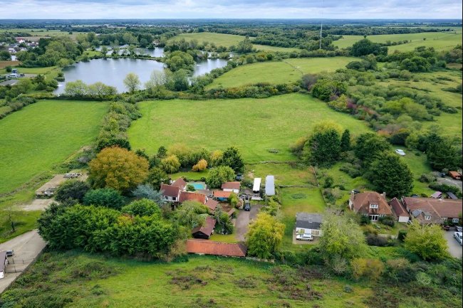 Woodgreen Farm, Honeypot Lane, Waltham Abbey, EN9 3SG 4