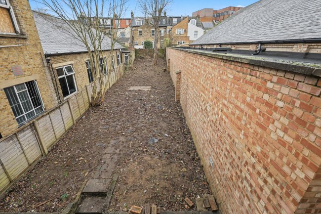 3 Old Park Avenue, Enfield, EN2 6PJ 5