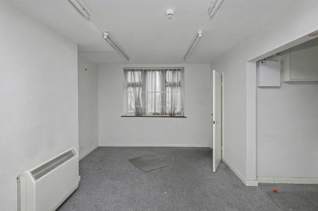 3 Old Park Avenue, Enfield, EN2 6PJ 5