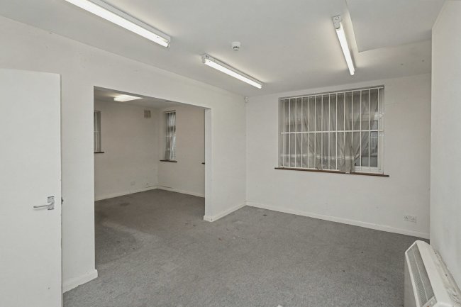 3 Old Park Avenue, Enfield, EN2 6PJ 5