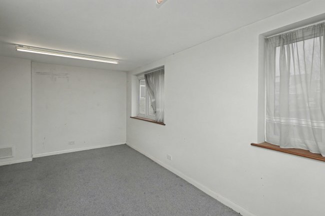 3 Old Park Avenue, Enfield, EN2 6PJ 5