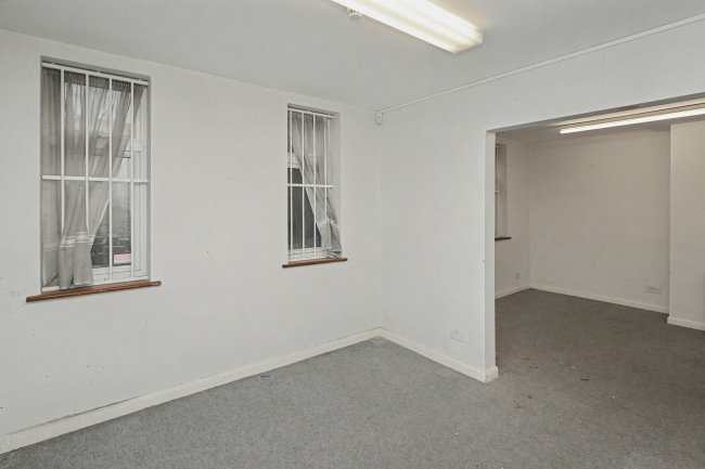 3 Old Park Avenue, Enfield, EN2 6PJ 5