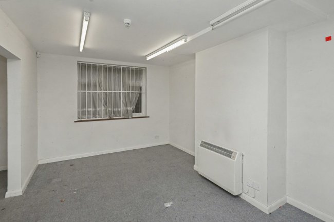 3 Old Park Avenue, Enfield, EN2 6PJ 5