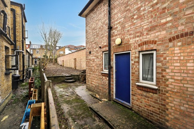 3 Old Park Avenue, Enfield, EN2 6PJ 5