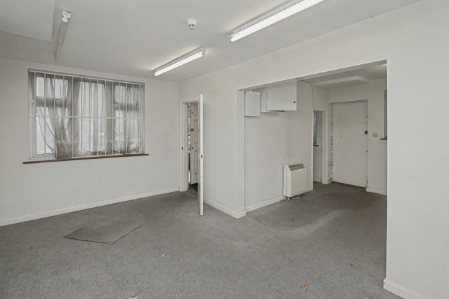 3 Old Park Avenue, Enfield, EN2 6PJ 5