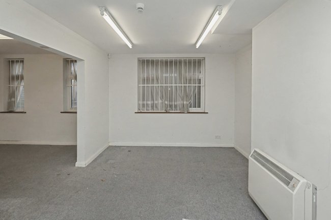 3 Old Park Avenue, Enfield, EN2 6PJ 5