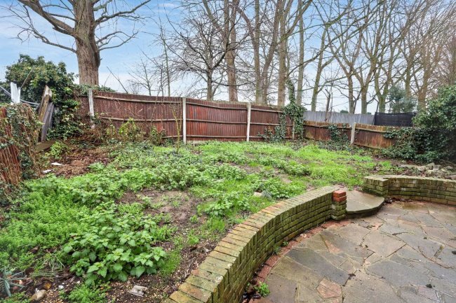 53 Gibbfield Close, Romford, RM6 5UF 6