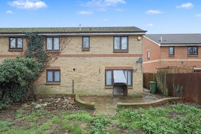 53 Gibbfield Close, Romford, RM6 5UF 6