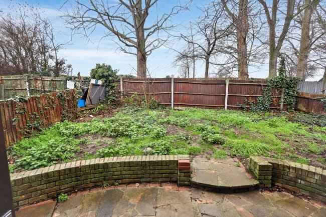 53 Gibbfield Close, Romford, RM6 5UF 6