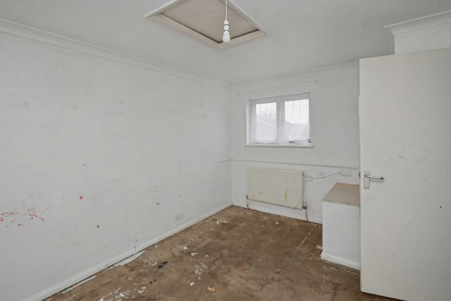 53 Gibbfield Close, Romford, RM6 5UF 6