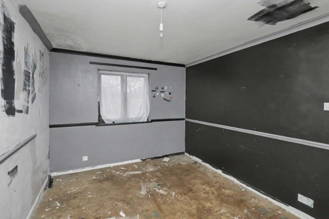 53 Gibbfield Close, Romford, RM6 5UF 6