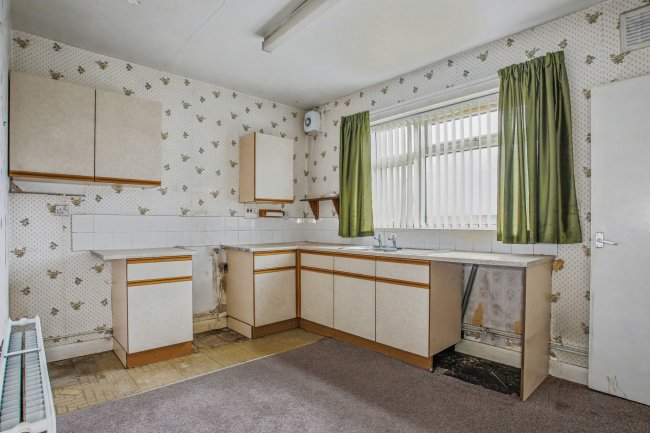 79 Queen Street, Wigan, WN3 4HX 3