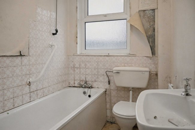 23 Warrenhouse Road, Brighton-le-Sand, Liverpool L22 6QN 9