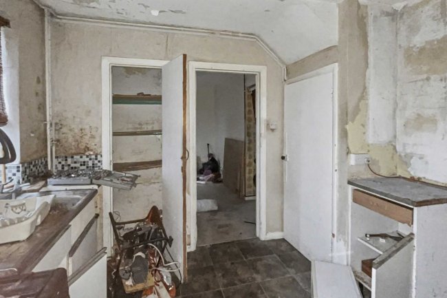 7 Kingsdown Way, Bromley BR2 7PT 10