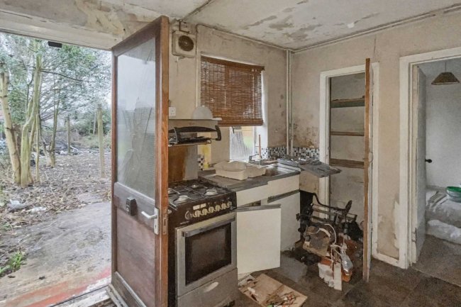 7 Kingsdown Way, Bromley BR2 7PT 10