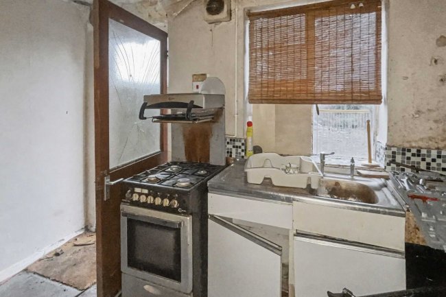 7 Kingsdown Way, Bromley BR2 7PT 10