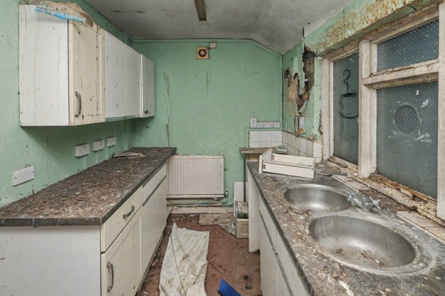 2a Windmill Hill, Enfield EN2 6SA 4