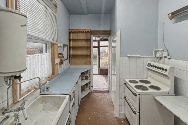 16A Byton Road, Tooting, London SW17 9HE 1