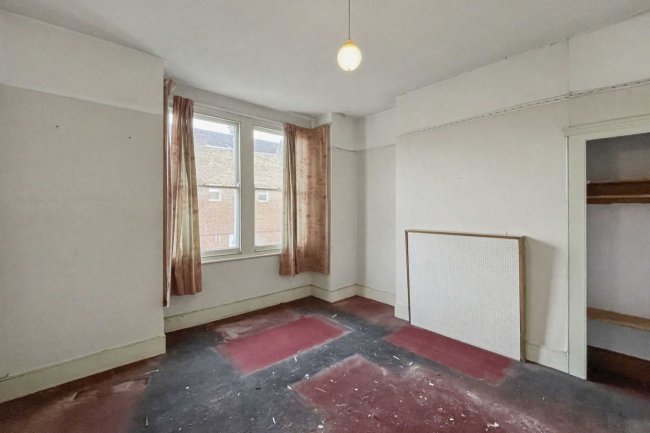 16A Byton Road, Tooting, London SW17 9HE 1