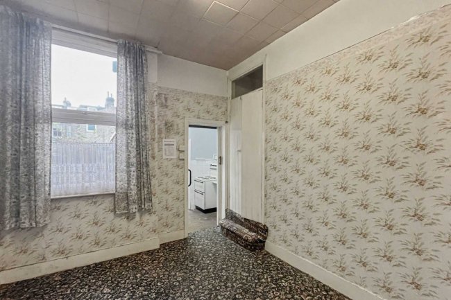 16A Byton Road, Tooting, London SW17 9HE 1