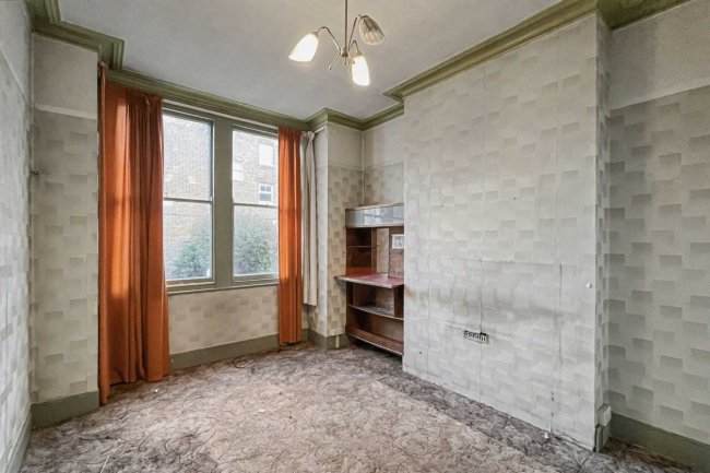 16A Byton Road, Tooting, London SW17 9HE 1