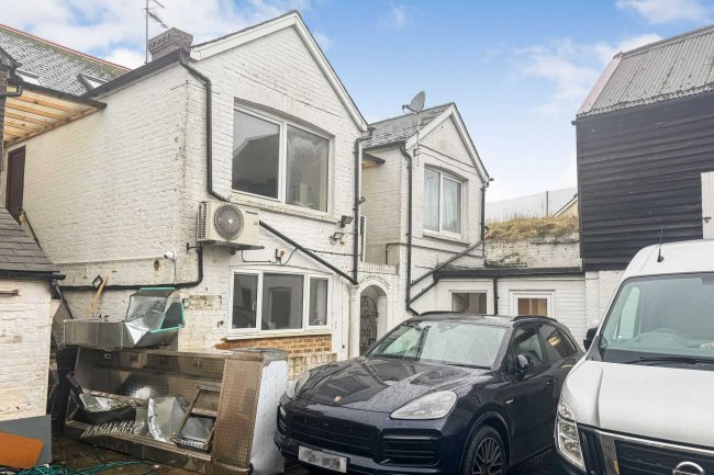 3A Park Terrace Courtyard, Park Terrace East, Horsham RH13 5DJ 6