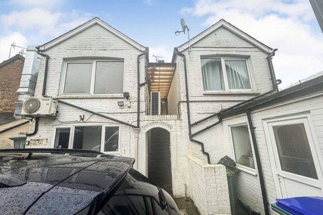 3A Park Terrace Courtyard, Park Terrace East, Horsham RH13 5DJ 6